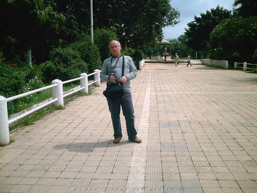 ORAN 04 2007 49 PERREGAUX ET SON JARDIN.JPG